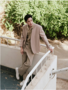 张若昀穿着连卡佛甄选FEAR OF GOD新品,风格绽现